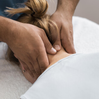 Osteopata-Roma-Fabrizio-Ricci-Terapia-manuale-benefici-per-i-dolori-articolari-negli-adulti